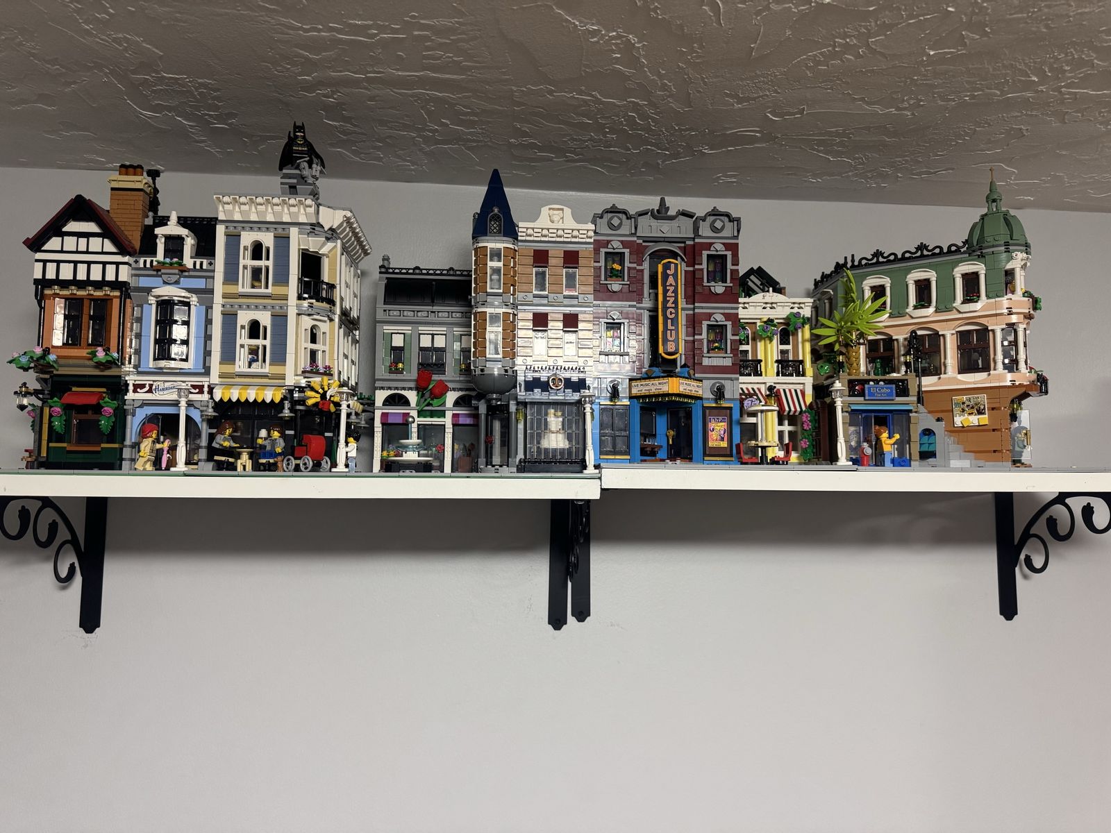 Lego Modular Hotel, Tudor Corner, Assembly Square