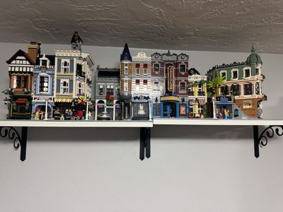 Lego Modular Hotel, Tudor Corner, Assembly Square