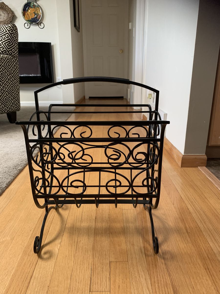 Sturdy Iron Magazine Holder With Handle