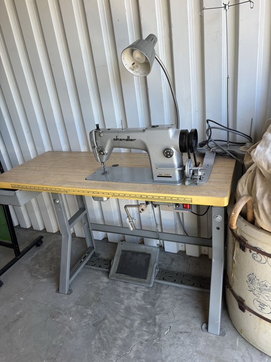 Chandler Industrial Sewing Machine with Table and Lamp, Model 1206-B