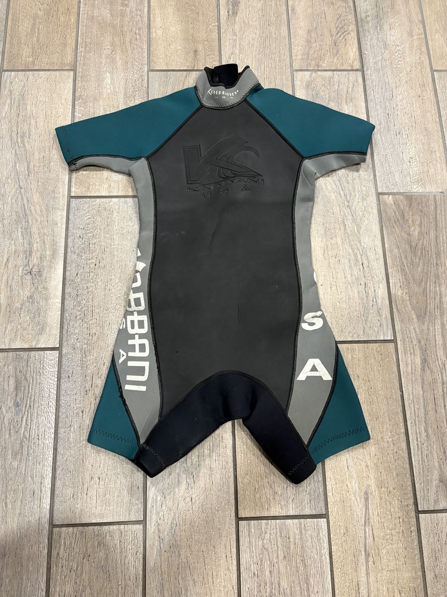 kabbani wetsuit boys size XS