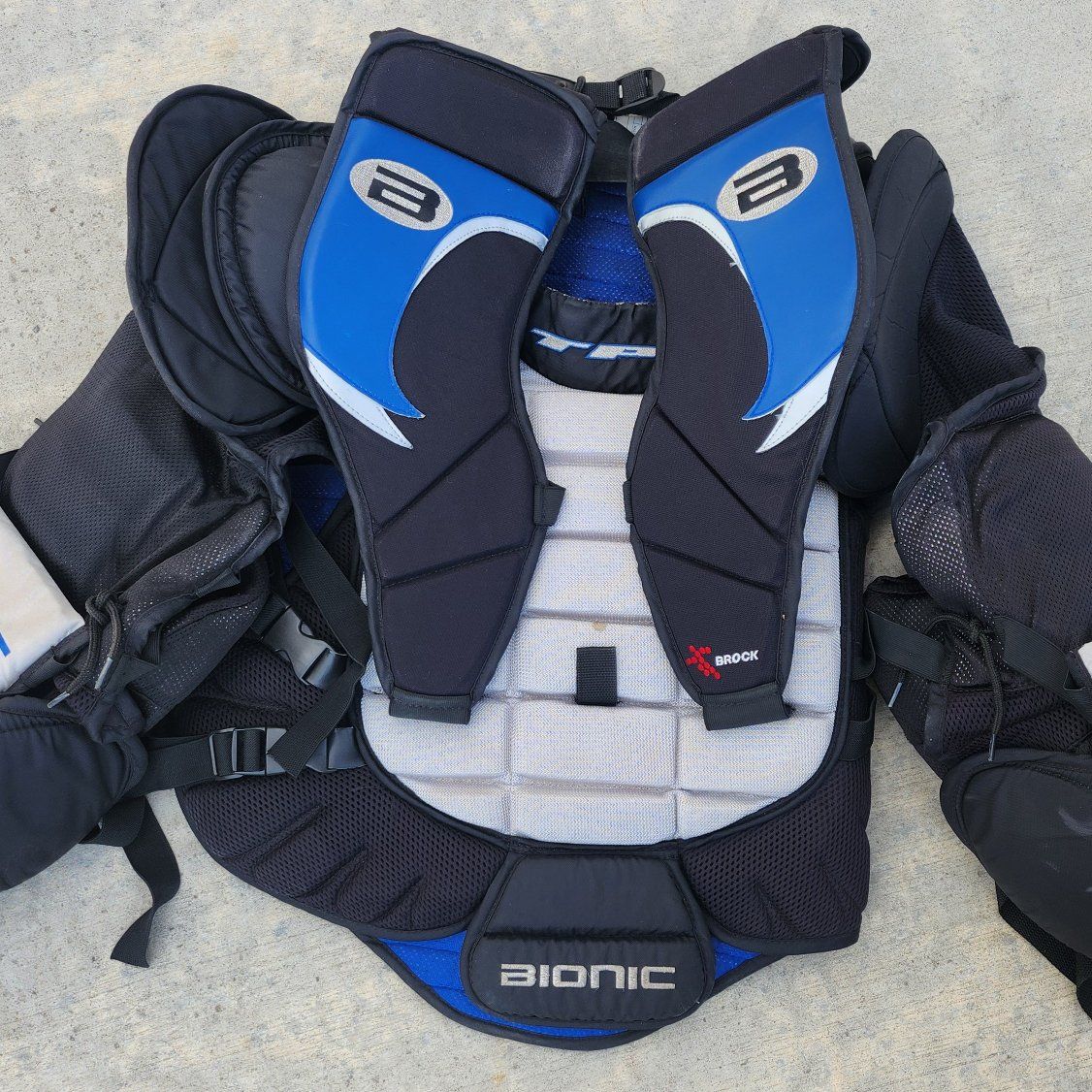 TPS BROCK BIONIC goalie chest protector