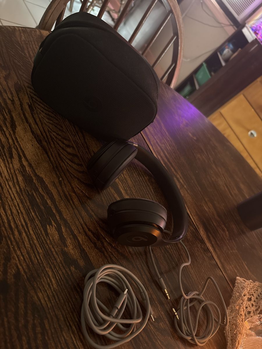 Beats Solo 4 Wireless On-Ear Headphones - Black with Case and Cables