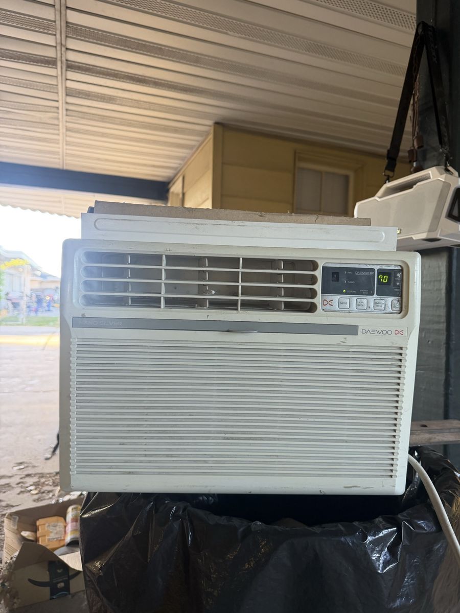 Window Air Conditioner 5,000 BTU/h Daewoo DWC-05SBL