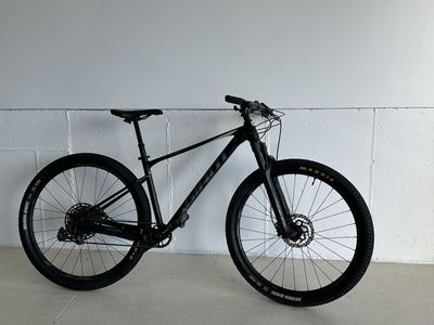 Giant XTC Hardtail Mountain Bike