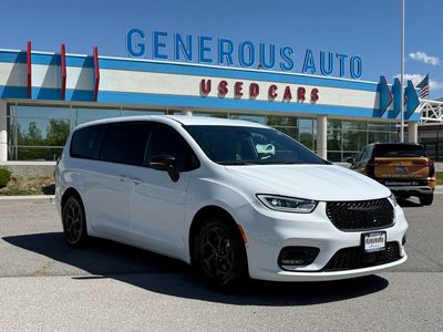2024 Chrysler Pacifica Plug-In Hybrid S Appearance