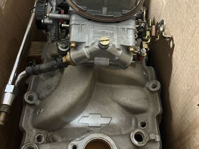 GM Performance OVAL port manifold off a BBC CHEV ZZ engine with 250 miles and a Holley double pumper 770
