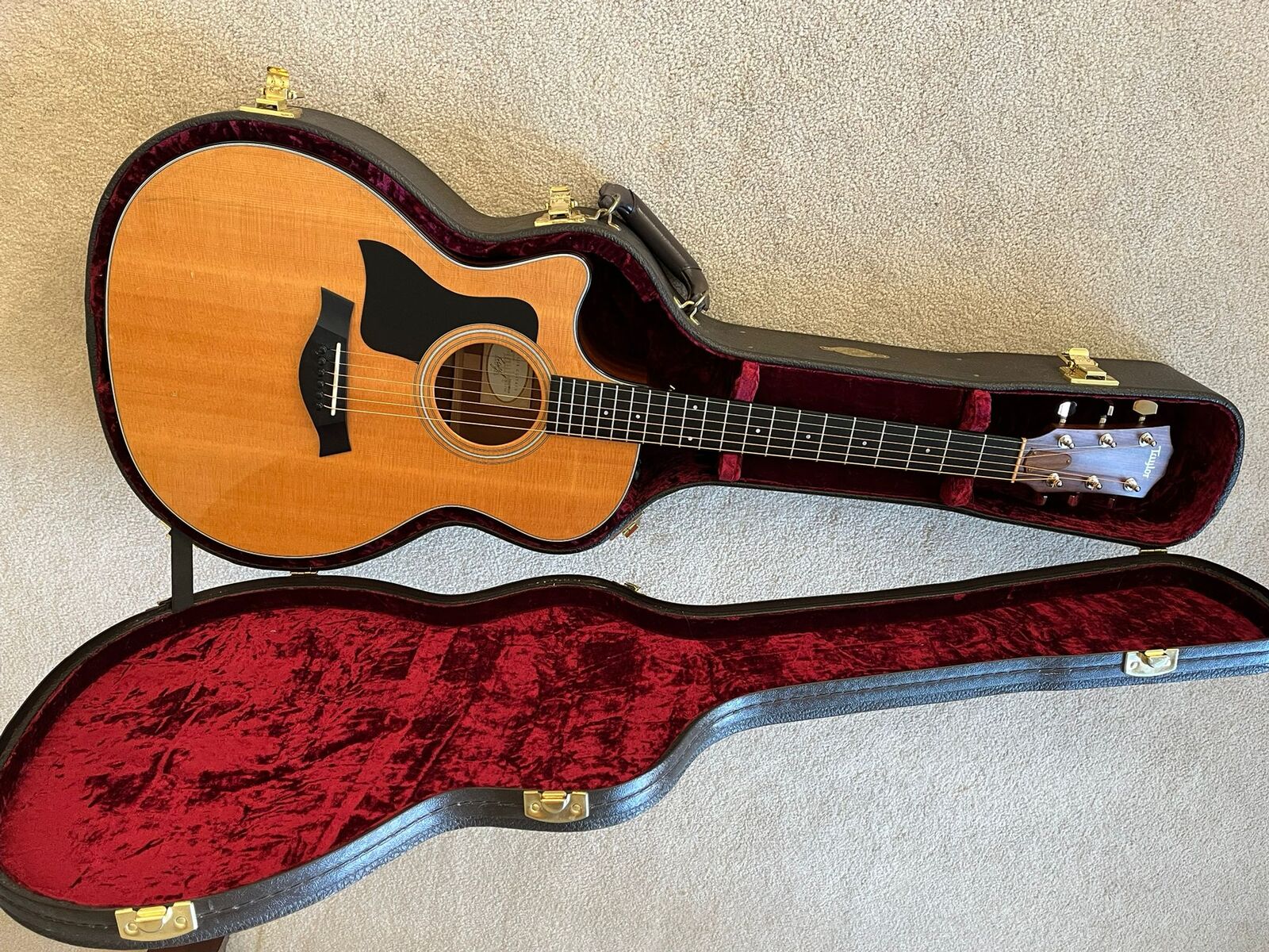 LEFT HANDED TAYLOR 314CE GUITAR / CUTAWAY WITH FULL EXPRESSION ELECTRONICS