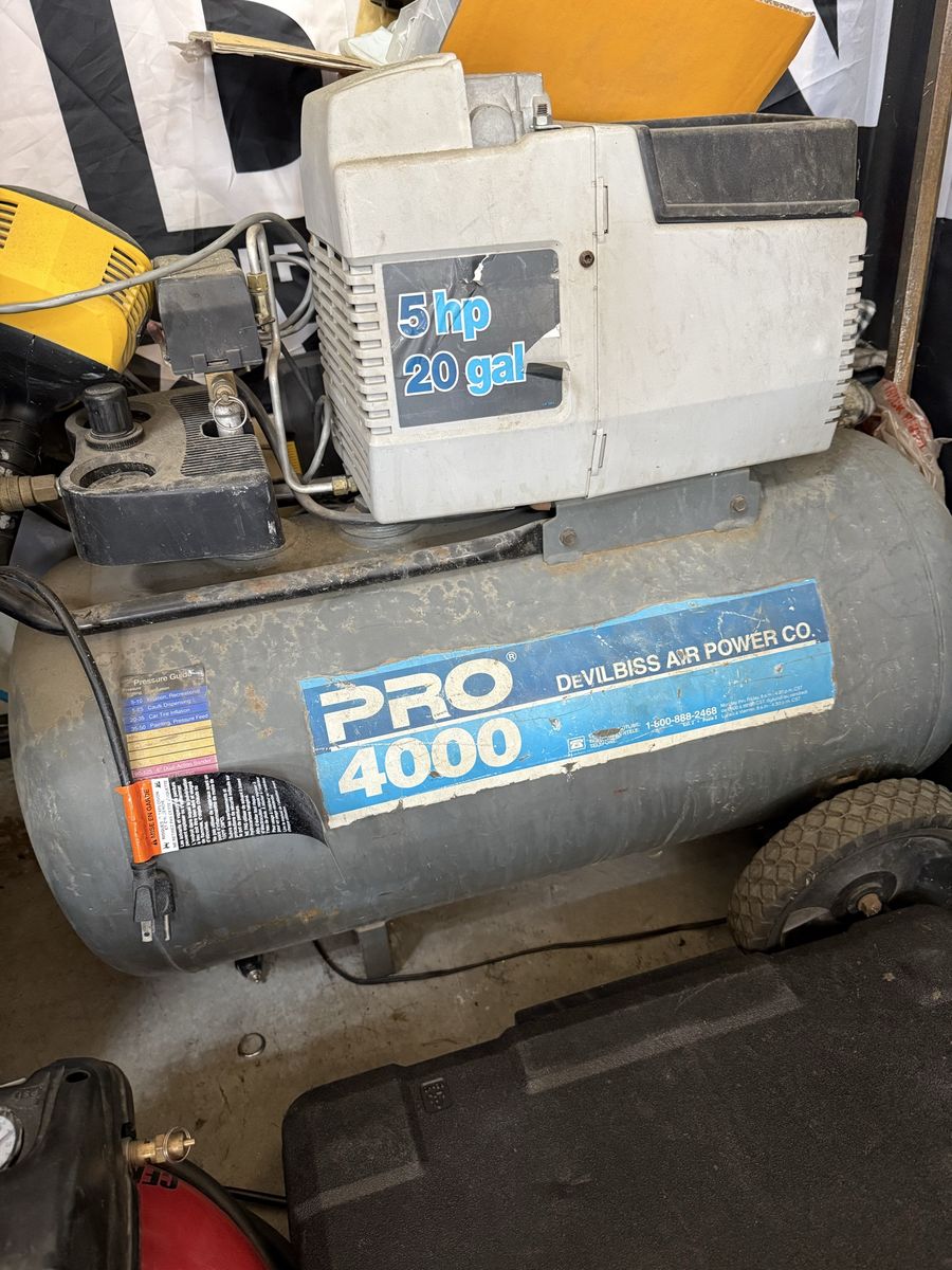DeVilbiss Pro 4000 5 HP 20 Gallon Portable Air Compressor