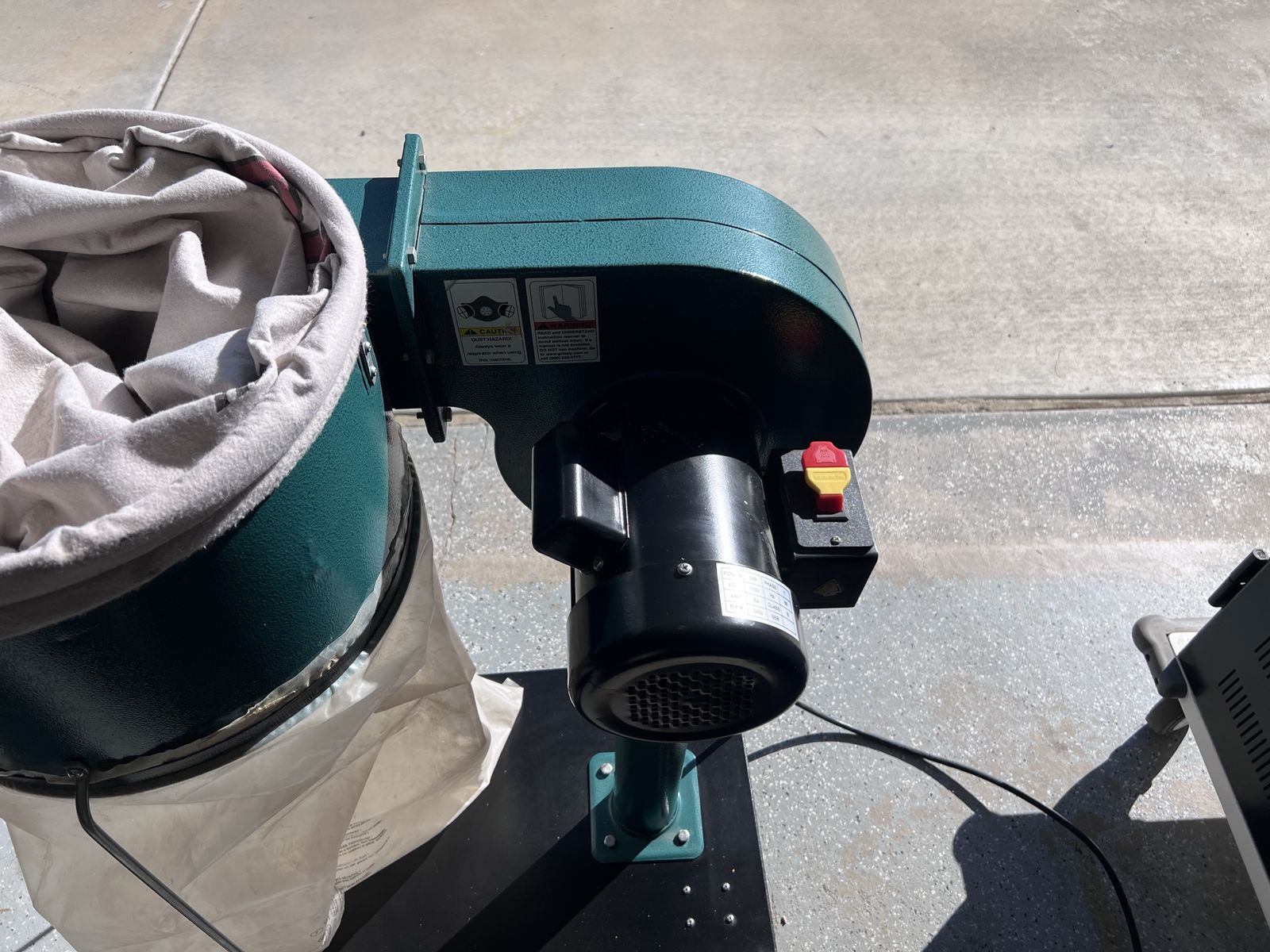 Grizzly G0827 1 HP Dust Collector - Powerful Workshop Filtration System