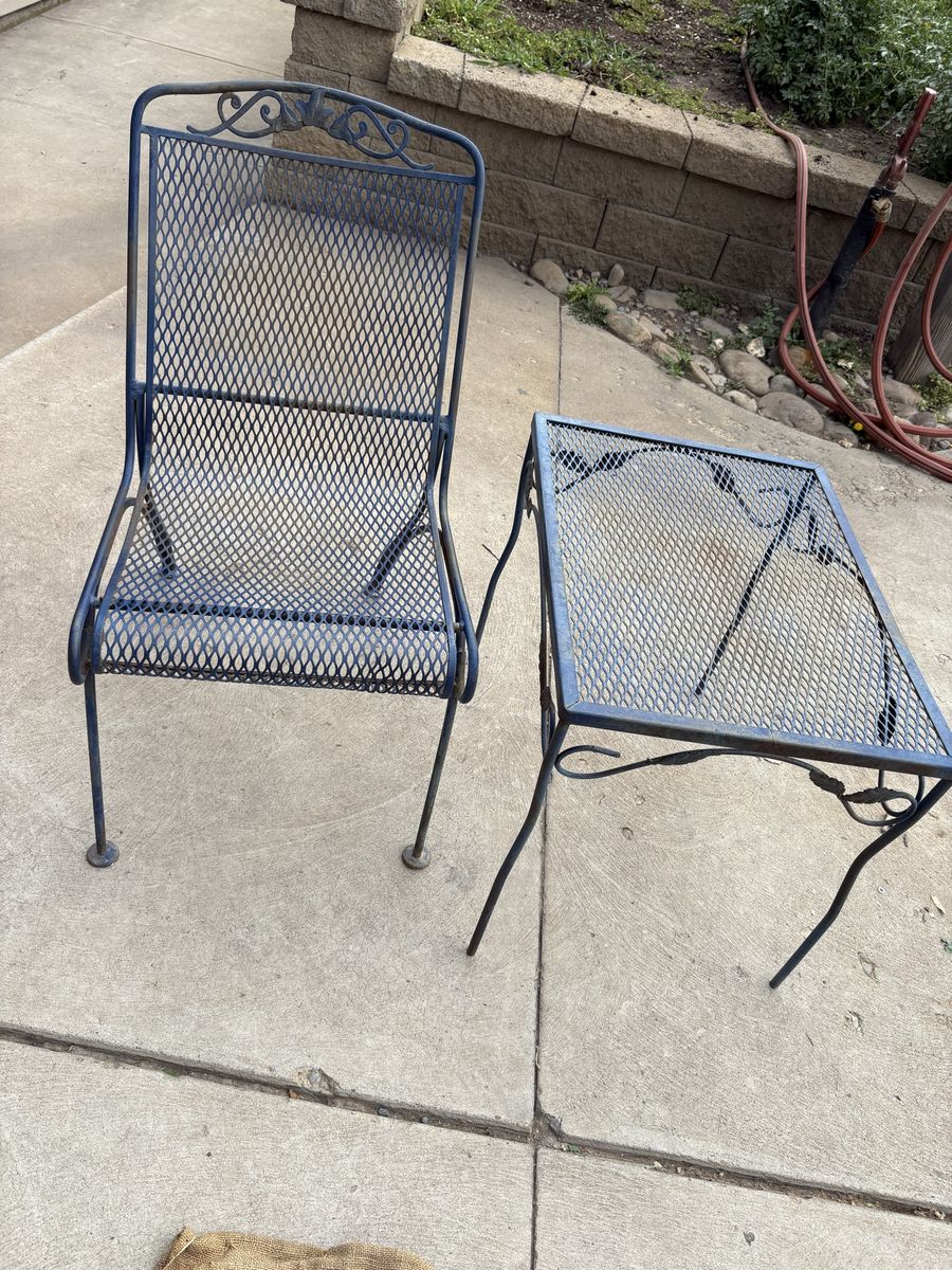 Blue Metal Mesh Outdoor Patio Chair and Side Table Set