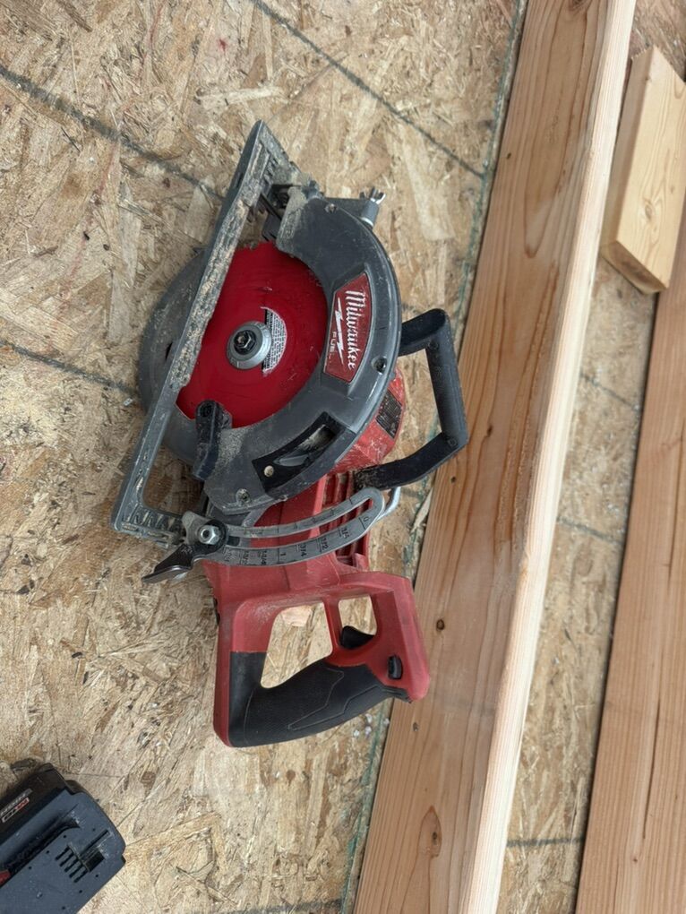 Milwaukee fuel Saw