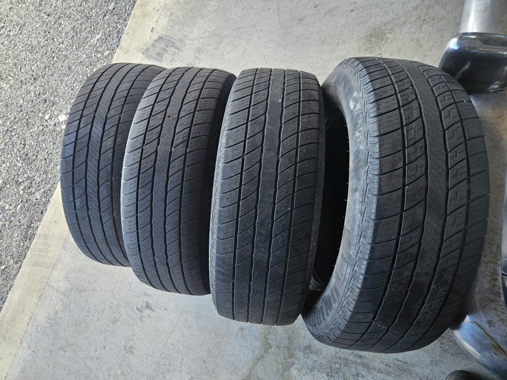 Set of 4 All-Season Tires 235/65R18 106T