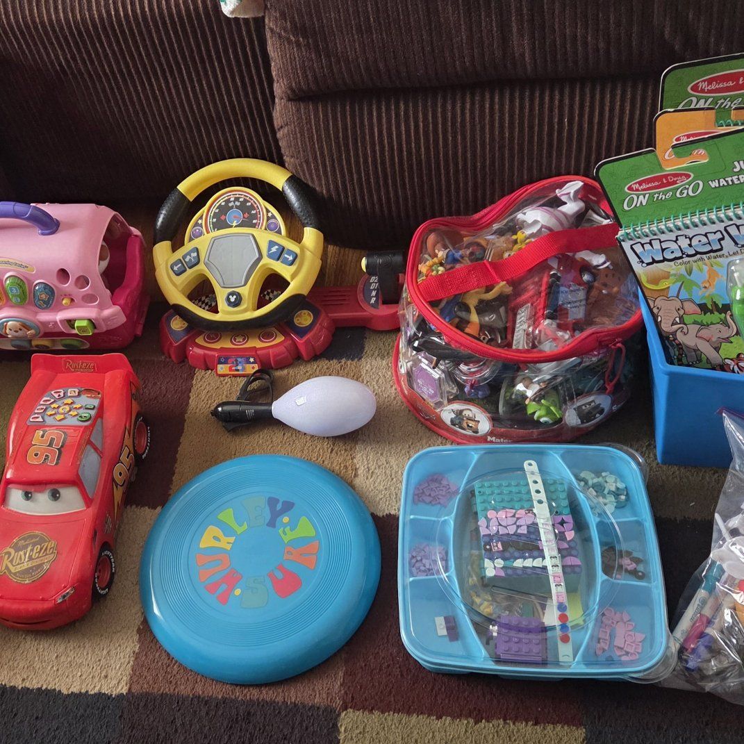 Lots of cute kids toys (see all pics)