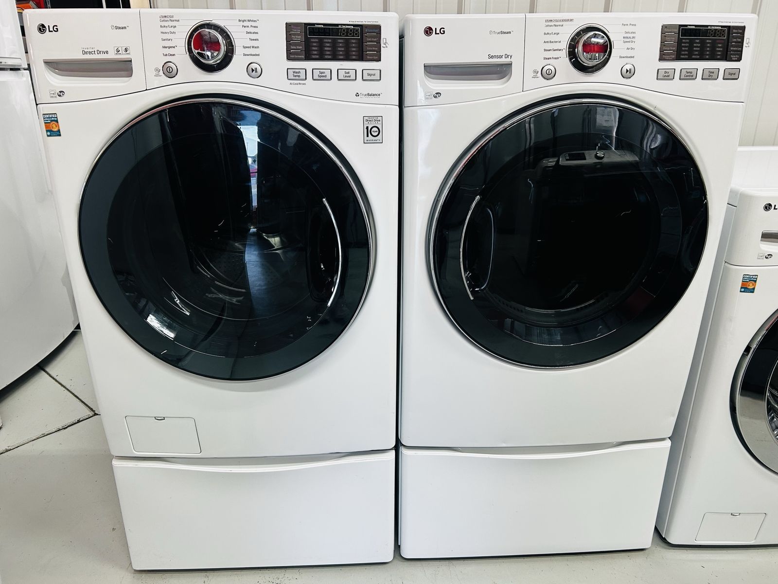 Lg Steam Gas Or Electric Set With Pedestals
