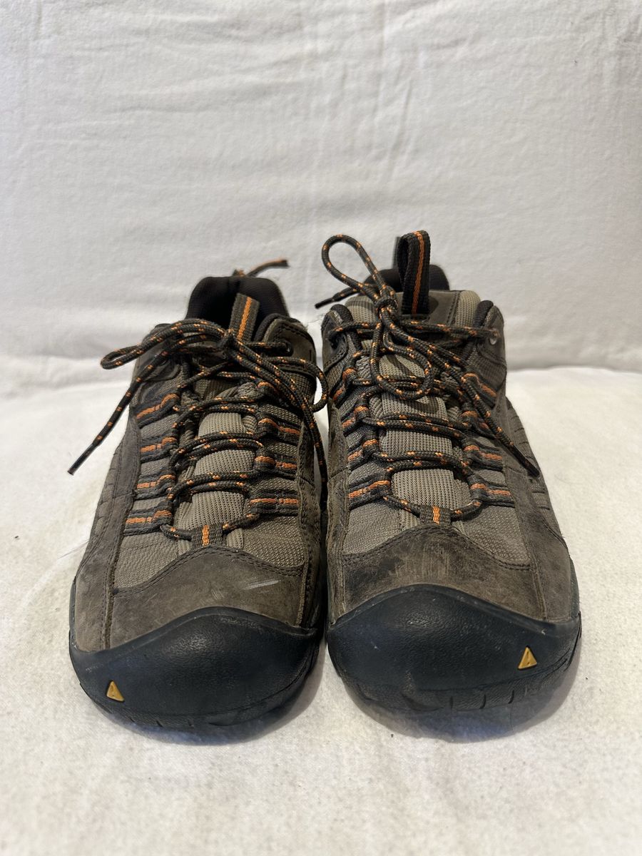 Keen men’s size 8.5 or EU 41 leather, hiking shoes