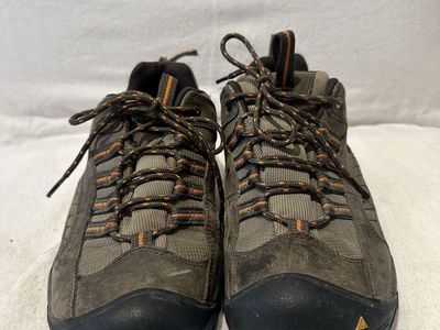 Keen men’s size 8.5 or EU 41 leather, hiking shoes