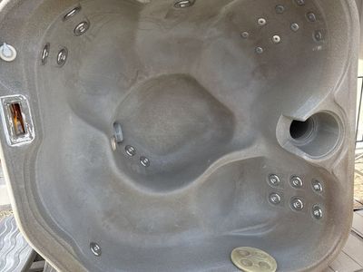 FREE HOT TUB SHELL & COVER – YOU PICK UP