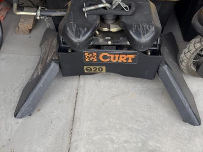 Curt Q20 5th Wheel Hitch with Pins