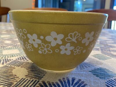 Pyrex by Corning Crazy Daisy 401 Bowl