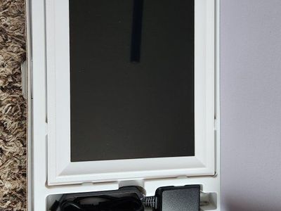 Brand new white digital photo frame