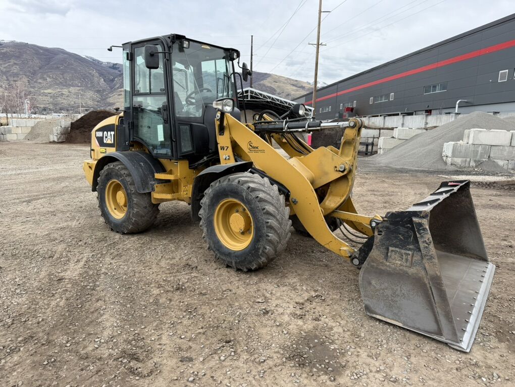 2016 Cat 908M Quick Coupler