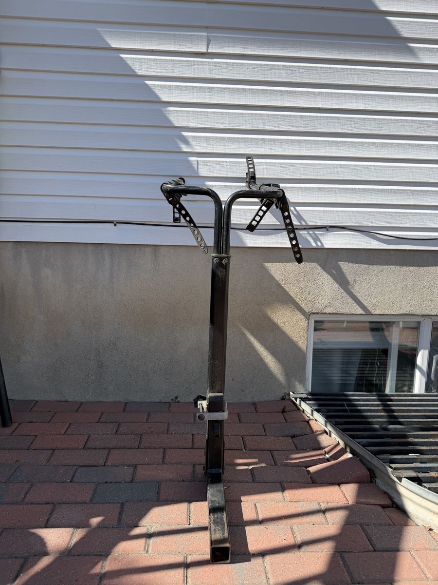 Thule Apex XT 4-Bike Hitch Mounted Bike Rack