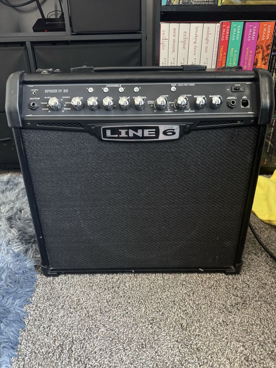 Line 6 Spider IV 30 30-Watt 1x8 Guitar Combo Amplifier - Used, Works Great