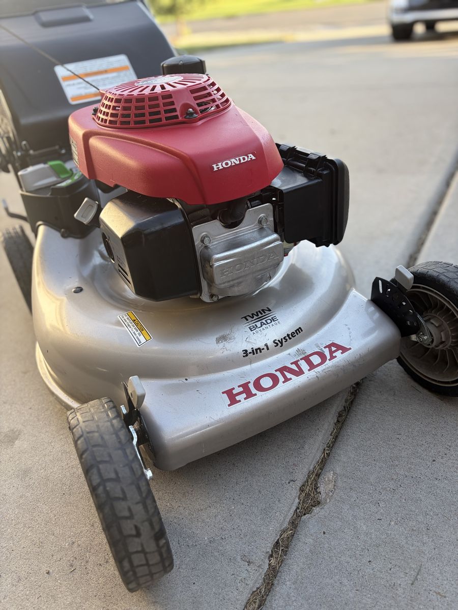 Honda HRR216 21” Self-Propelled Lawn Mower - Fully Serviced