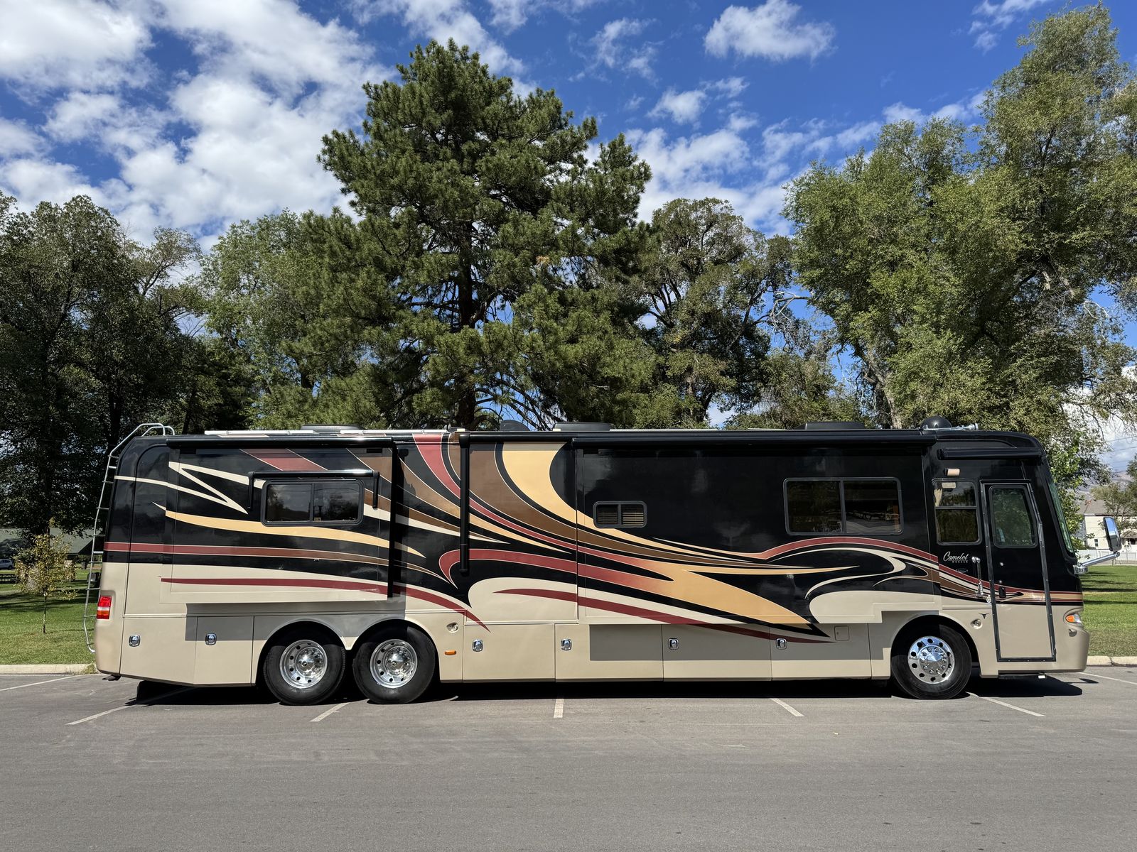 New Tires 2008 Monaco Camelot 42PDQ Aqua Hot, Utah Owned and operated! In Extaordinary Shape!