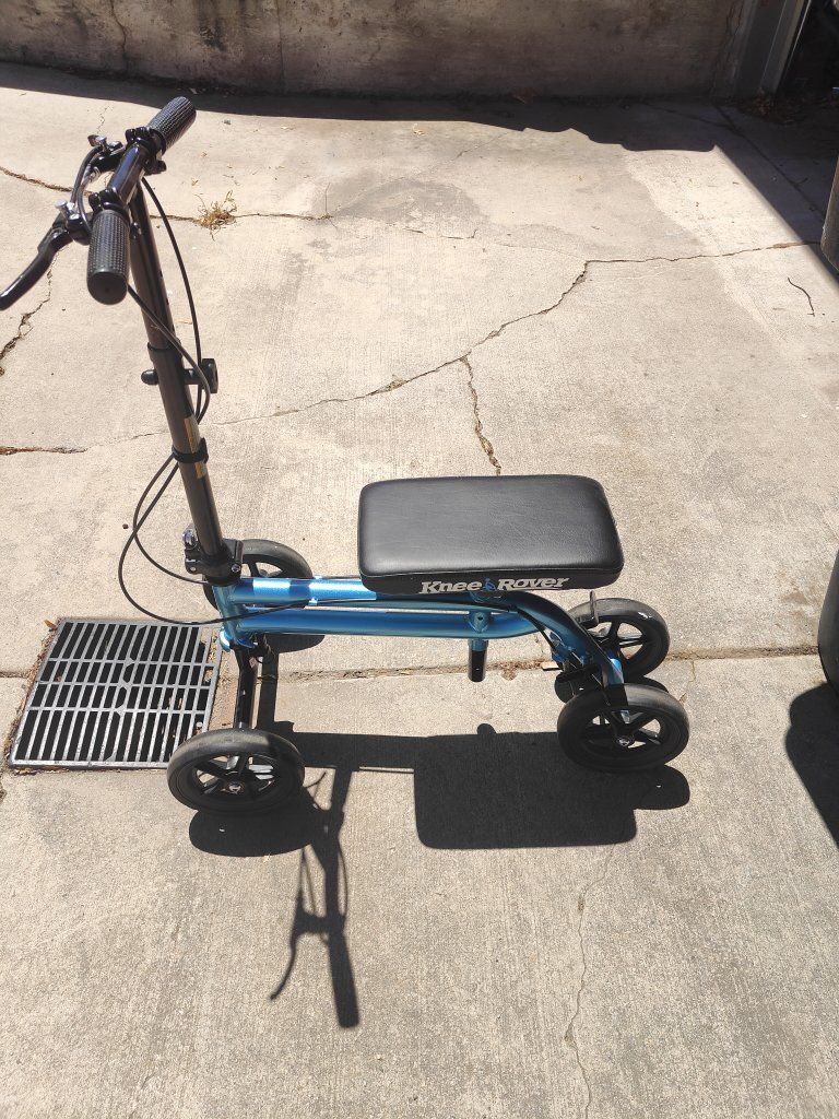 KneeRover Economy Knee Scooter Mobility Knee Walker Crutch Alternative Blue