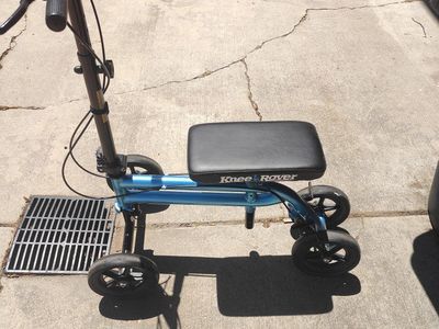KneeRover Economy Knee Scooter Mobility Knee Walker Crutch Alternative Blue