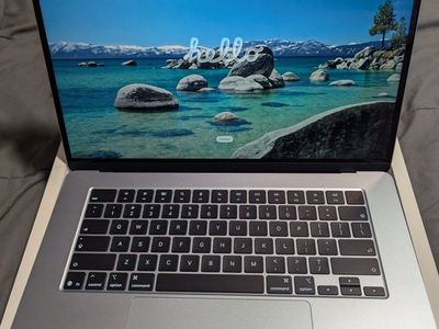 M5 Macbook Air 15", 512GB SSD, 16GB RAM (10-core CPU and 10-core GPU), Sky Blue