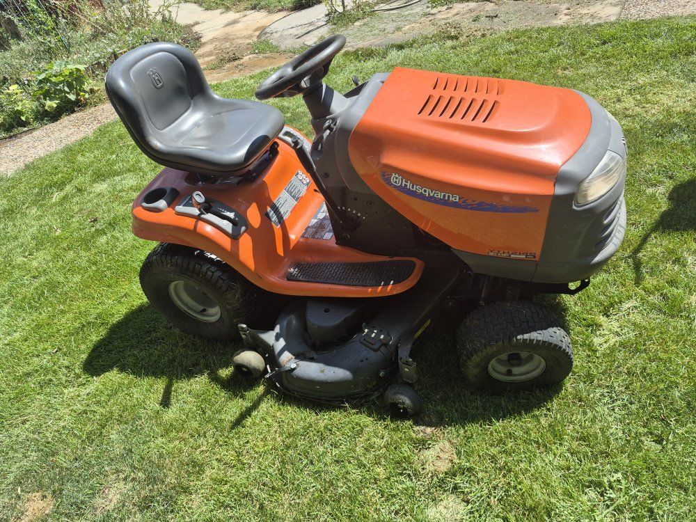 Husqvarna YTH2148 48” Riding Mower – Newer 20HP V-Twin