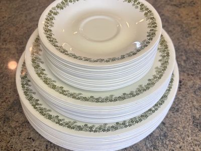 Vintage Corelle Spring Blossom Green (“Crazy Daisy”) Dinnerware Plate Set $80/all cash/venmo
