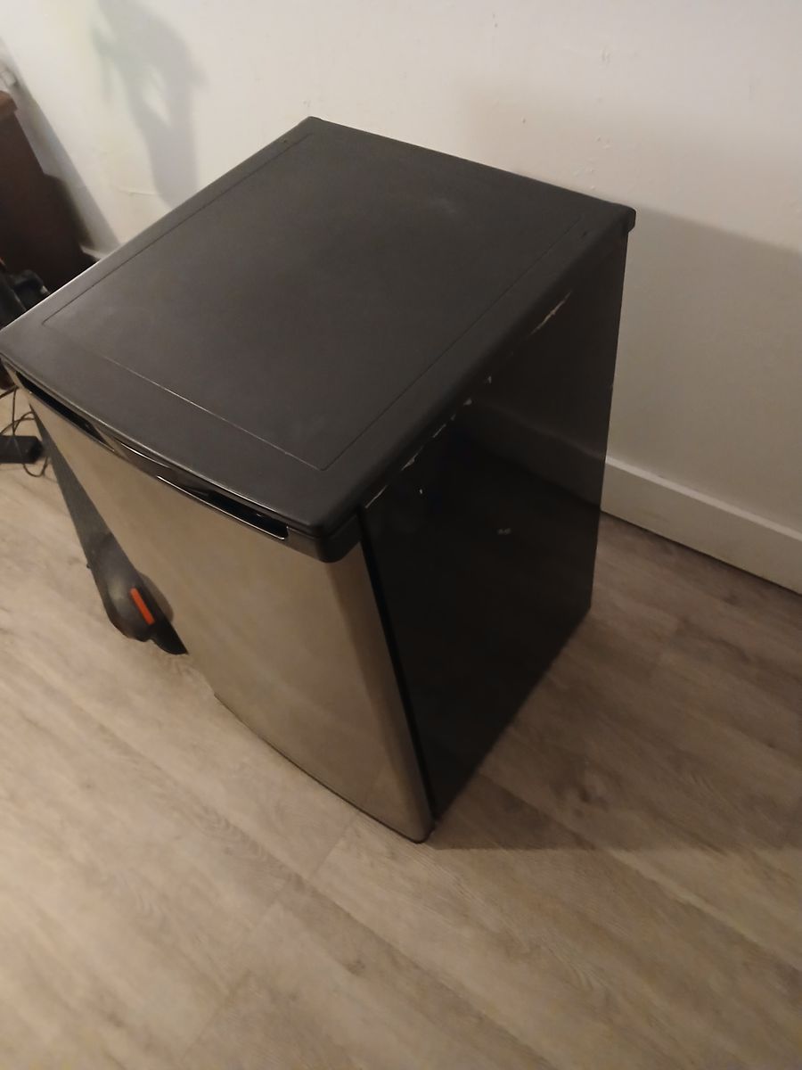 Magic chef mini fridge