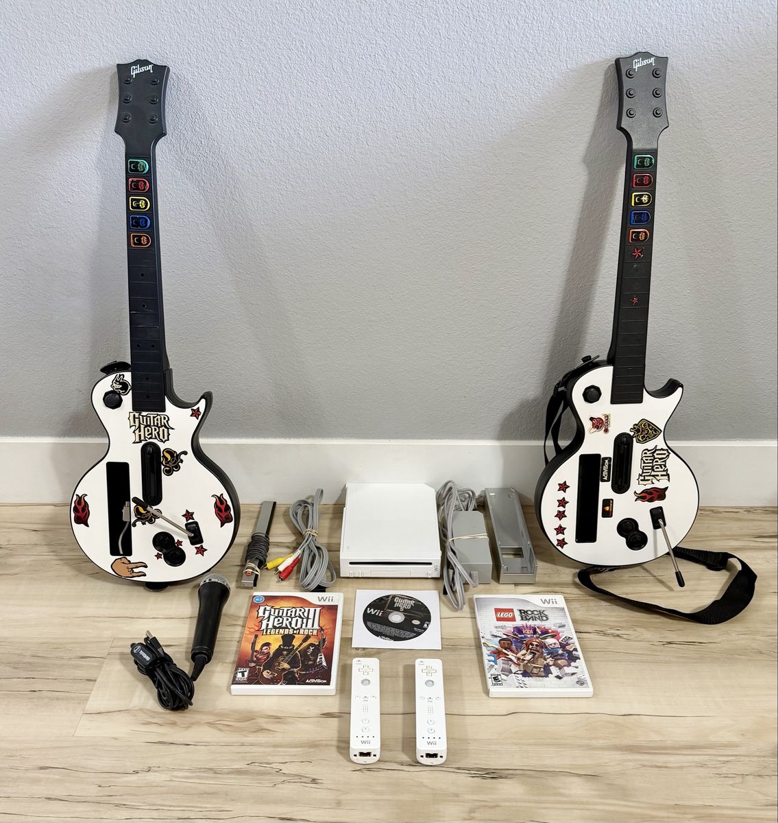 Nintendo Wii Guitar Hero Bundle