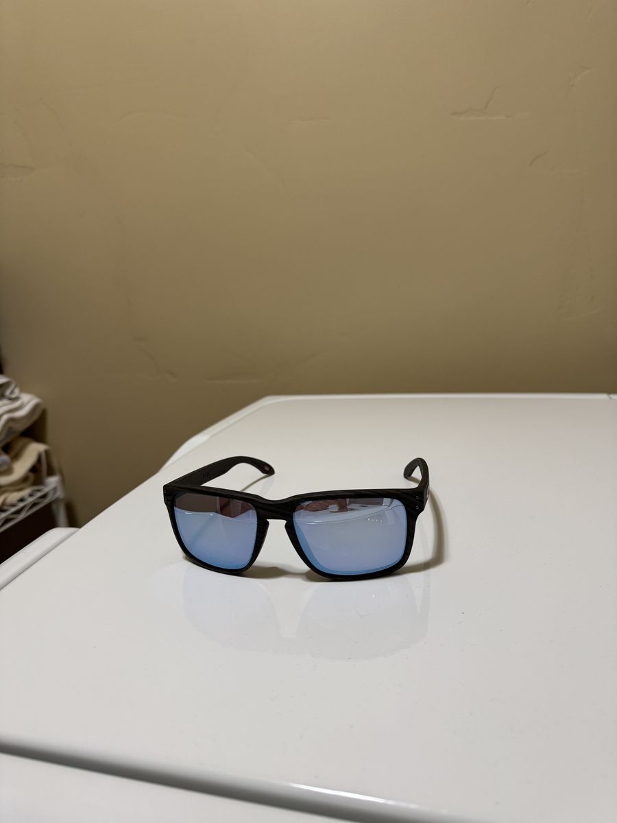 OAKLEY HOLBROOk XXL WOODGRAIN SUNGLASSES  ( CASH ONLY)