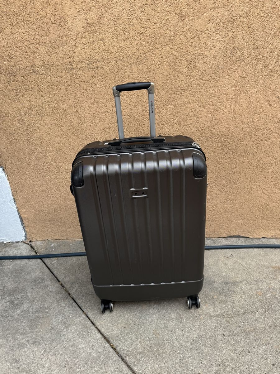 Ricardo Beverly Hills hard shell XL Luggage 28”.5 Tall