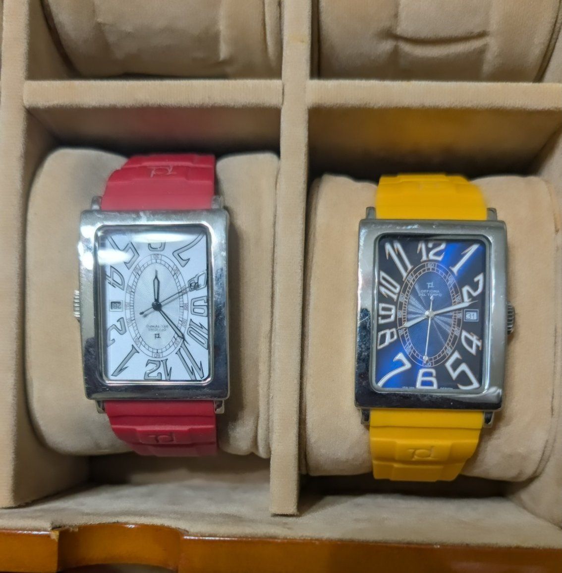 Pair of Officina Del Tempo Rectangular Quartz Watches with Rubber Straps