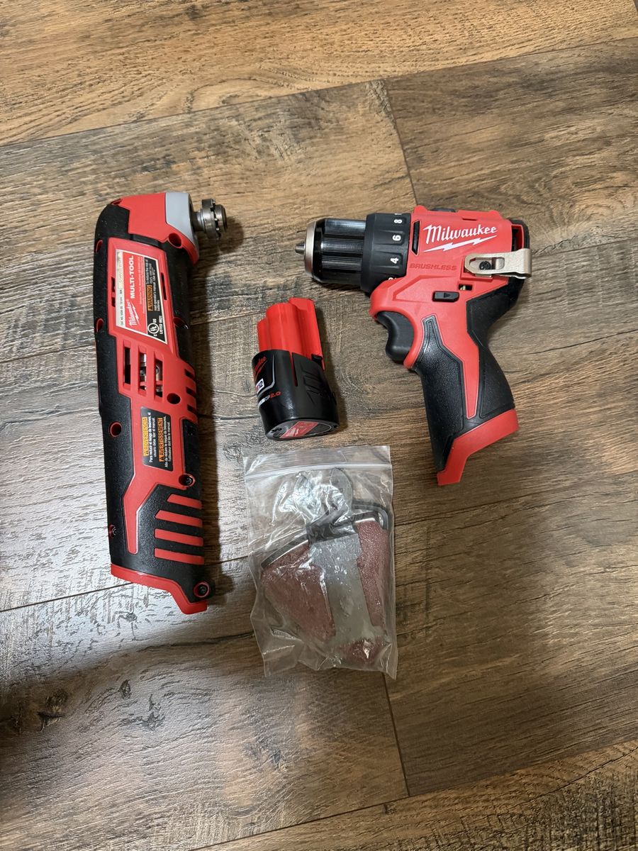 milwaukee drill driver and multi tool oscillating M12 battery