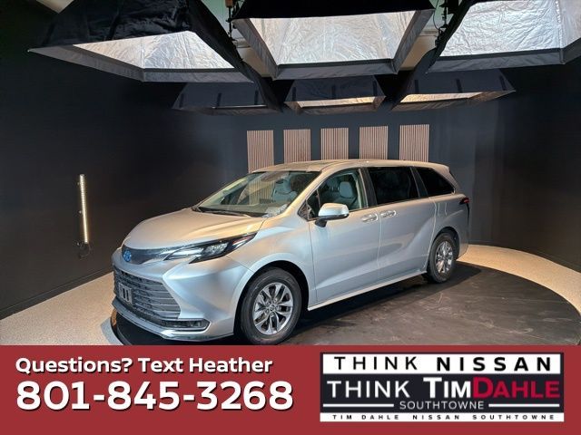 2024 Toyota Sienna LE 8-Passenger