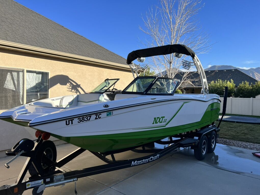 2016 Mastercraft NXT22 W/Surf Package