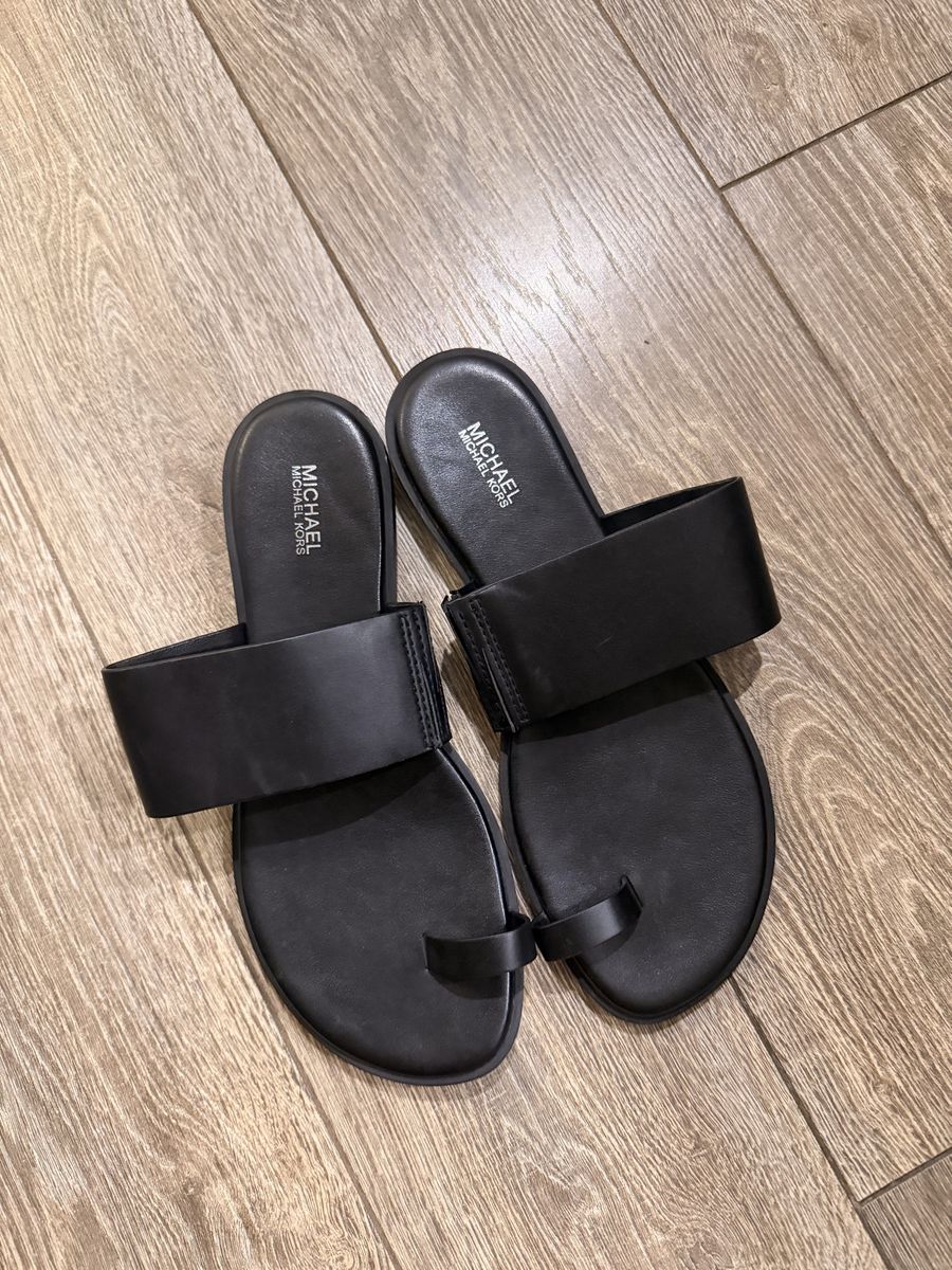 Michael Kors MK Plate Black Leather Toe Ring Flat Sandals Women's Size 8.5M