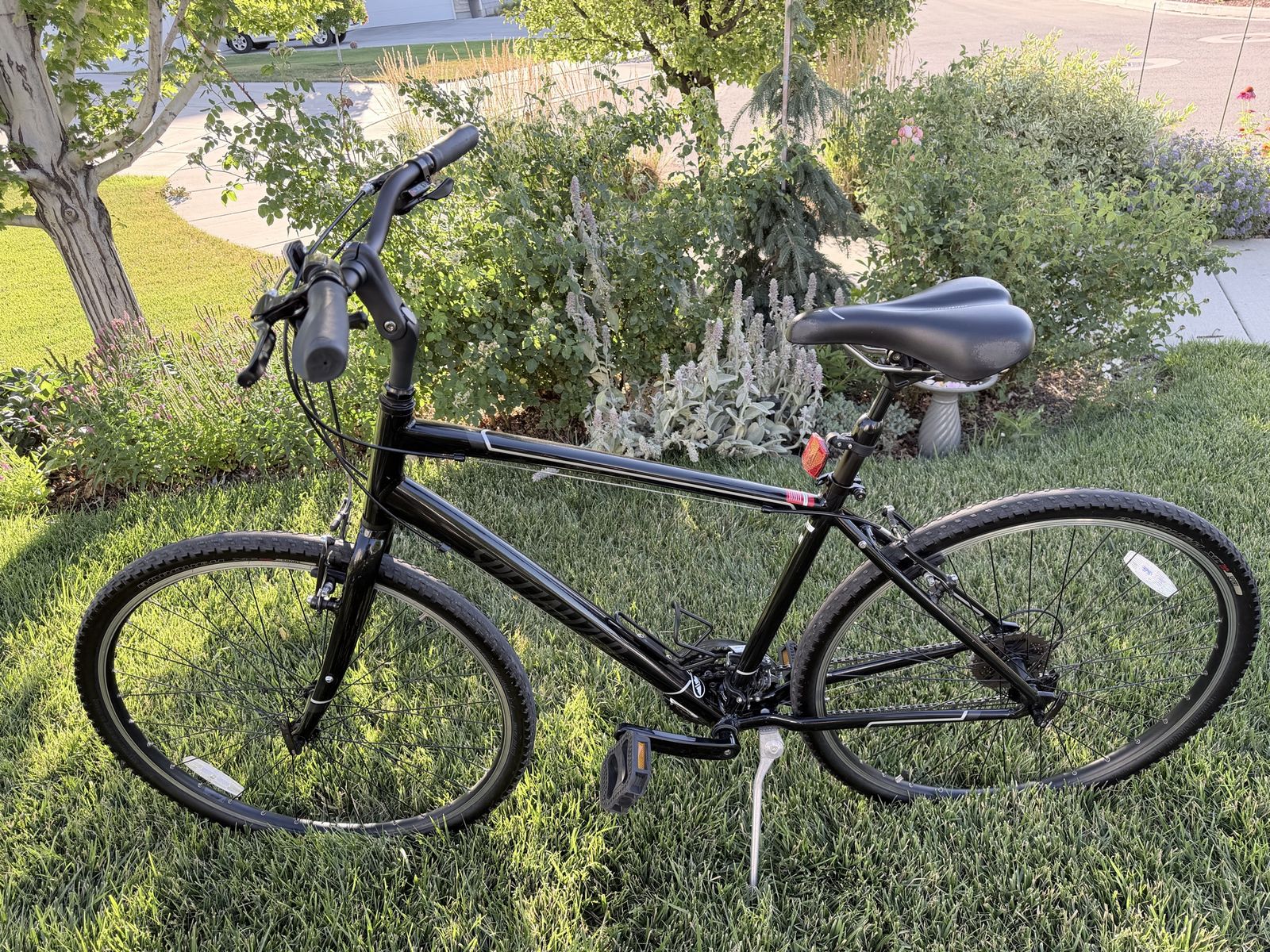 Specialized Crossroads Elite Hybrid Bike - MEDIUM