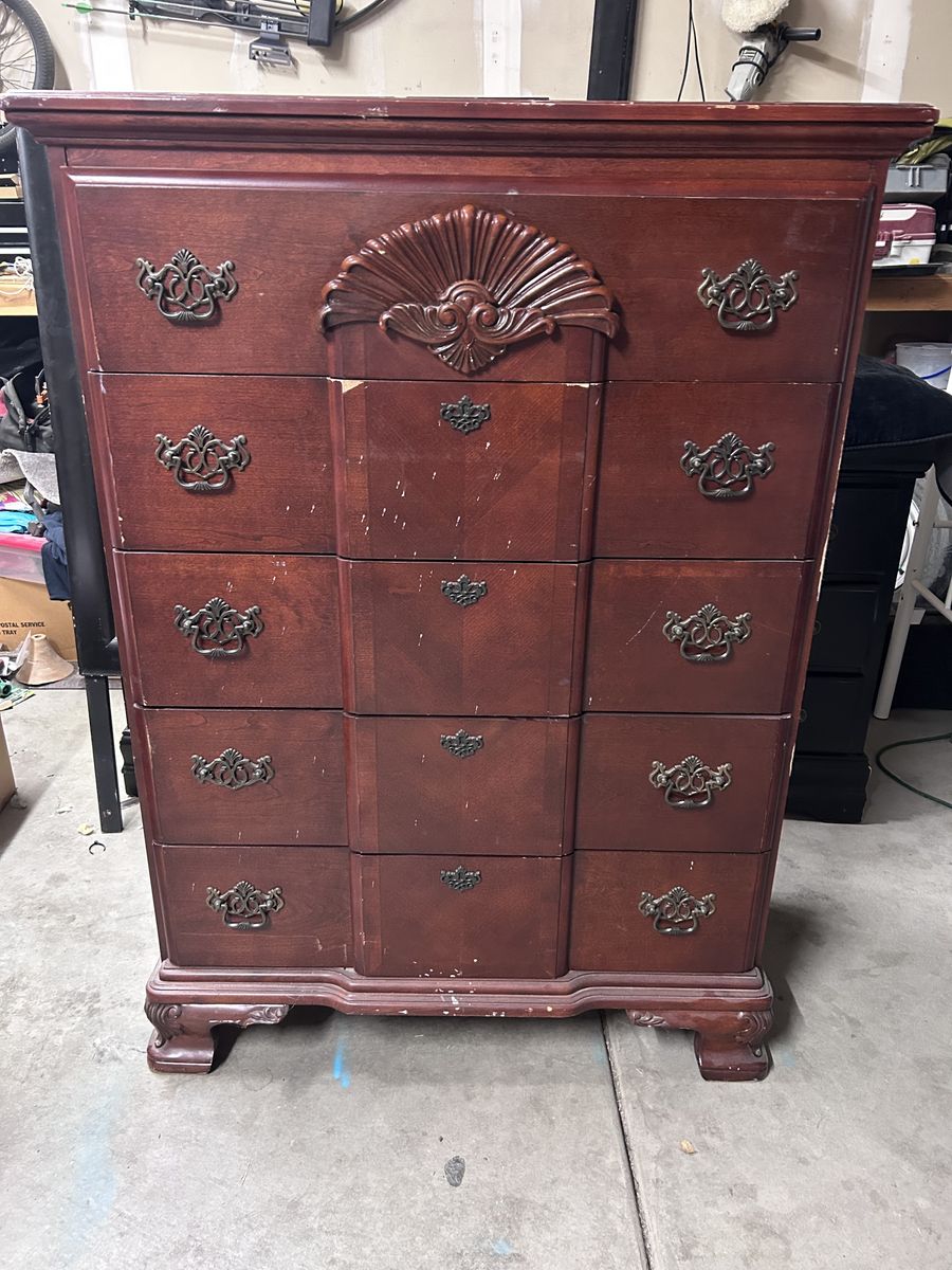 Chest of drawers