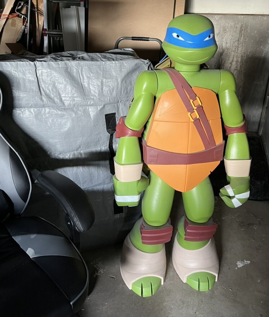 TMNT 4 Ft Leonardo Jakks Pacific