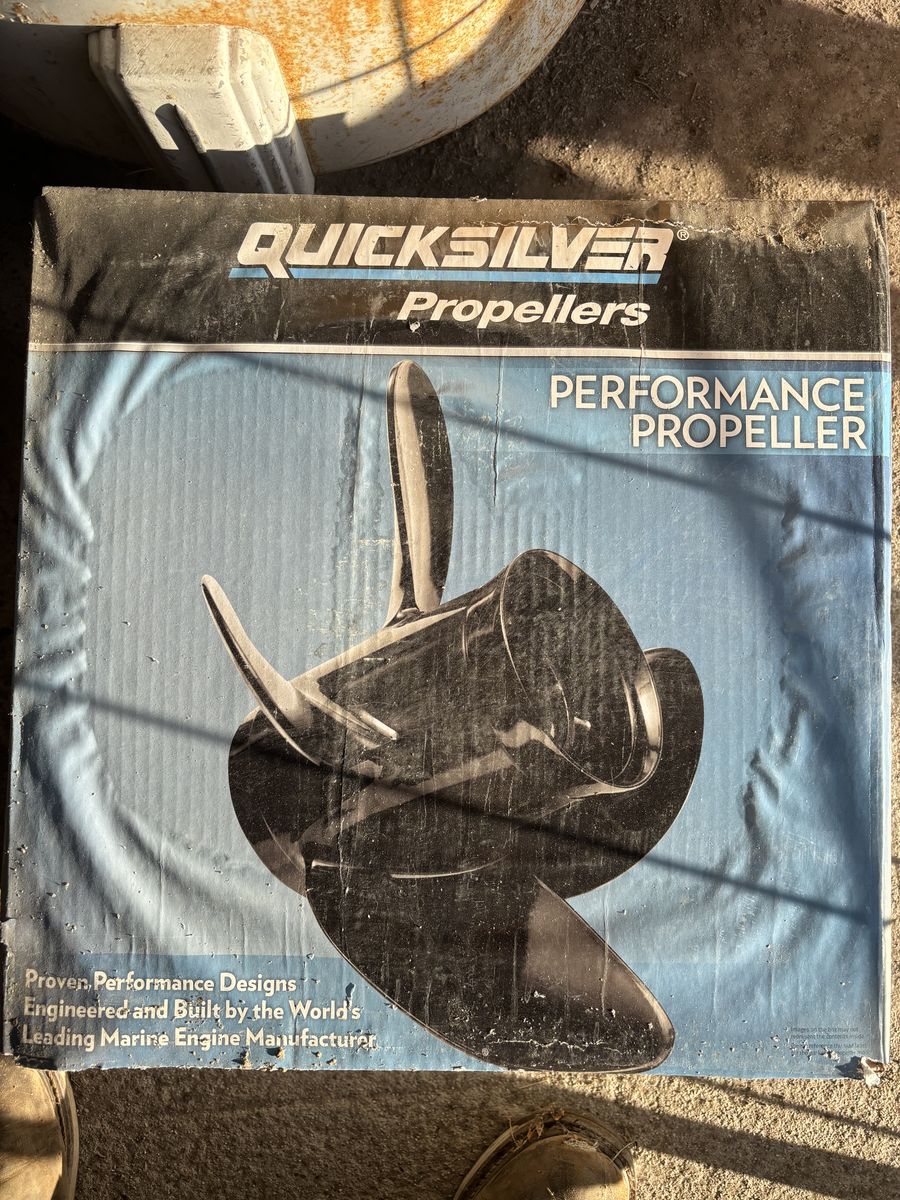 Quicksilver Nemesis 4-Blade Propeller 14 x 17 4RH - New in Box