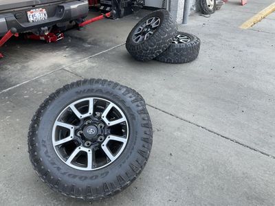 Toyota Tundra Duratrac wheels tires