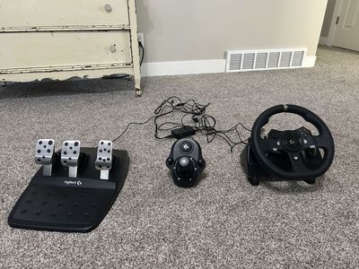 Logitech G920 Driving Force Racing Wheel, Shifter, and Pedals